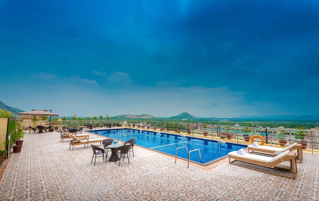 Clarion Inn Jaipur Kukas Buitenkant foto