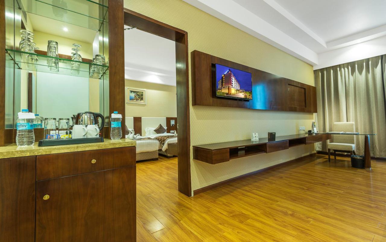 Clarion Inn Jaipur Kukas Buitenkant foto