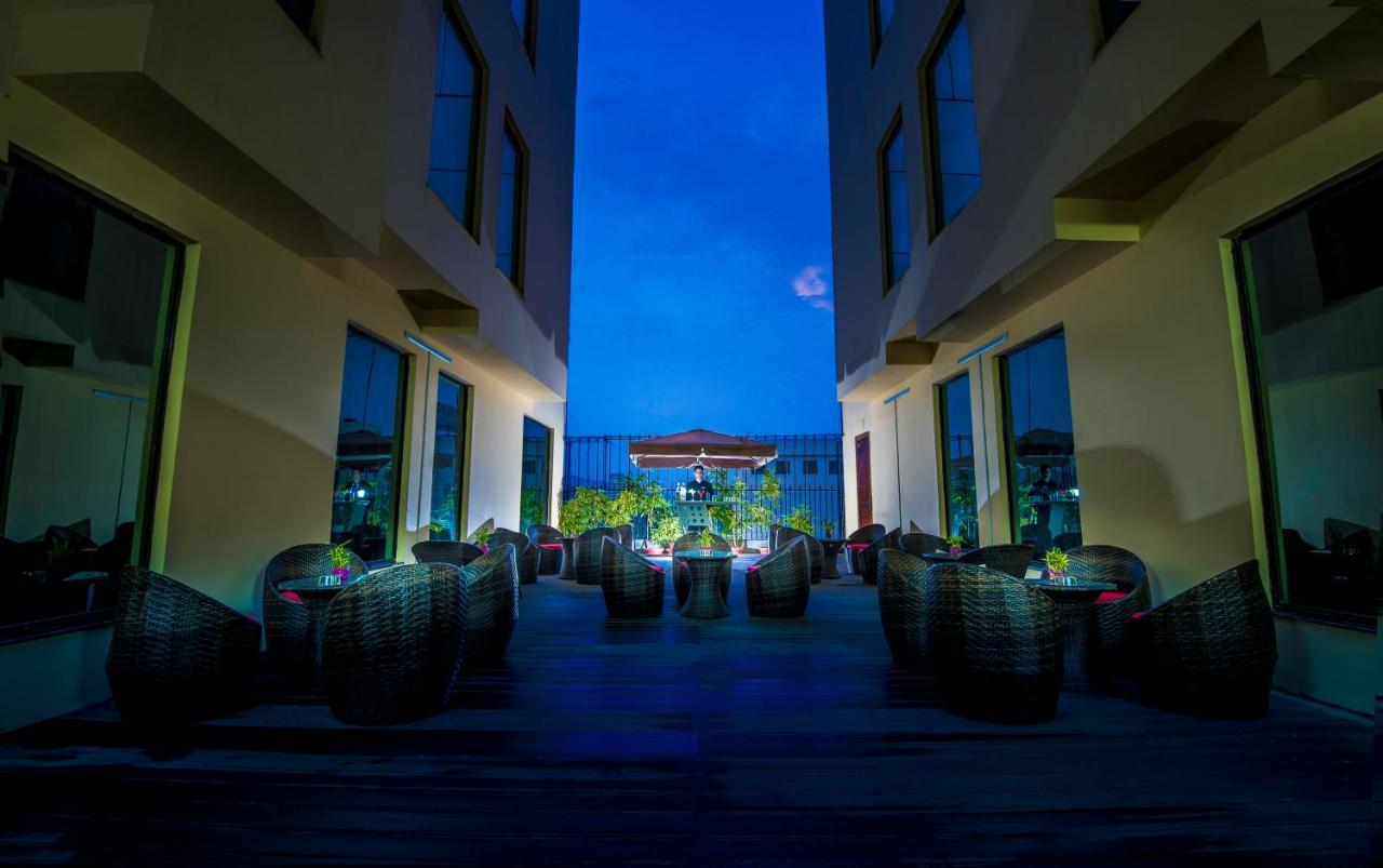 Clarion Inn Jaipur Kukas Buitenkant foto